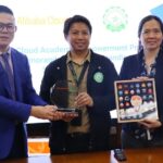 Photo shows Shirley Chu, assistant dean for External Affairs and Lasallian Mission at DLSU College of Computer Studies shaking hand with Allen Guo, general manager for the Philippines at Alibaba Cloud Intelligence.