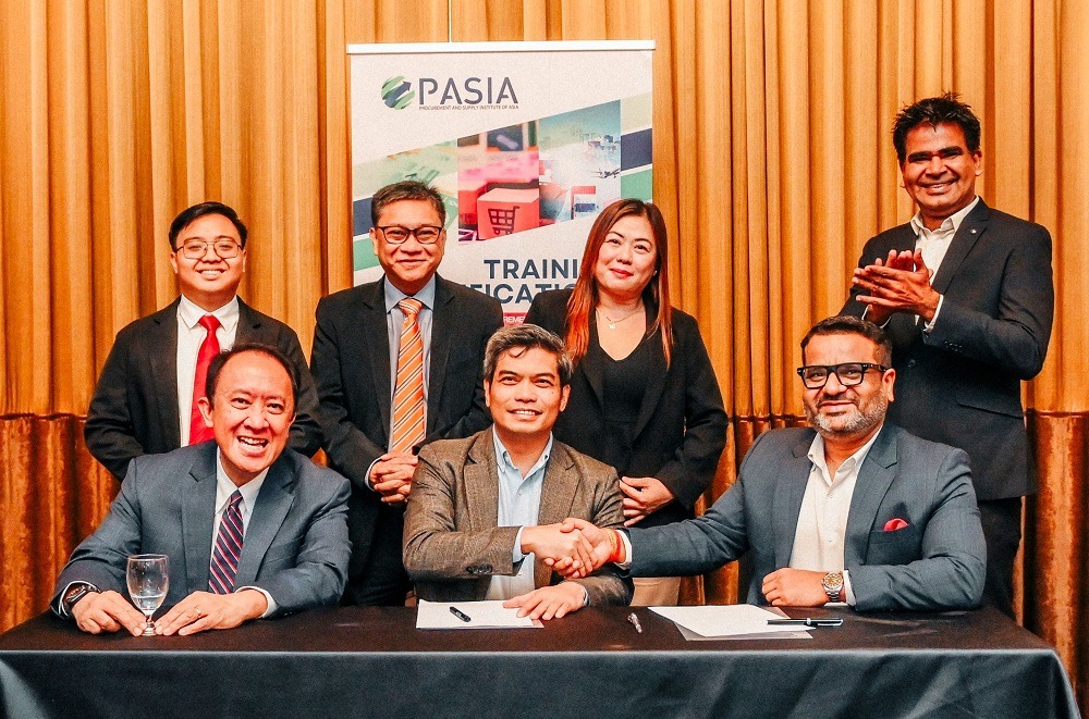 Photo shows (from left) Fast Logistics Group CEO for Logistics Manuel L. Onrejas Jr. and chief information officer Leo Sacamos Jr. signed a contract with FarEye, represented by co-founder and COO Gautam Kumar, formalizing Fast’s adoption of FarEye’s AI-powered last-mile delivery platform